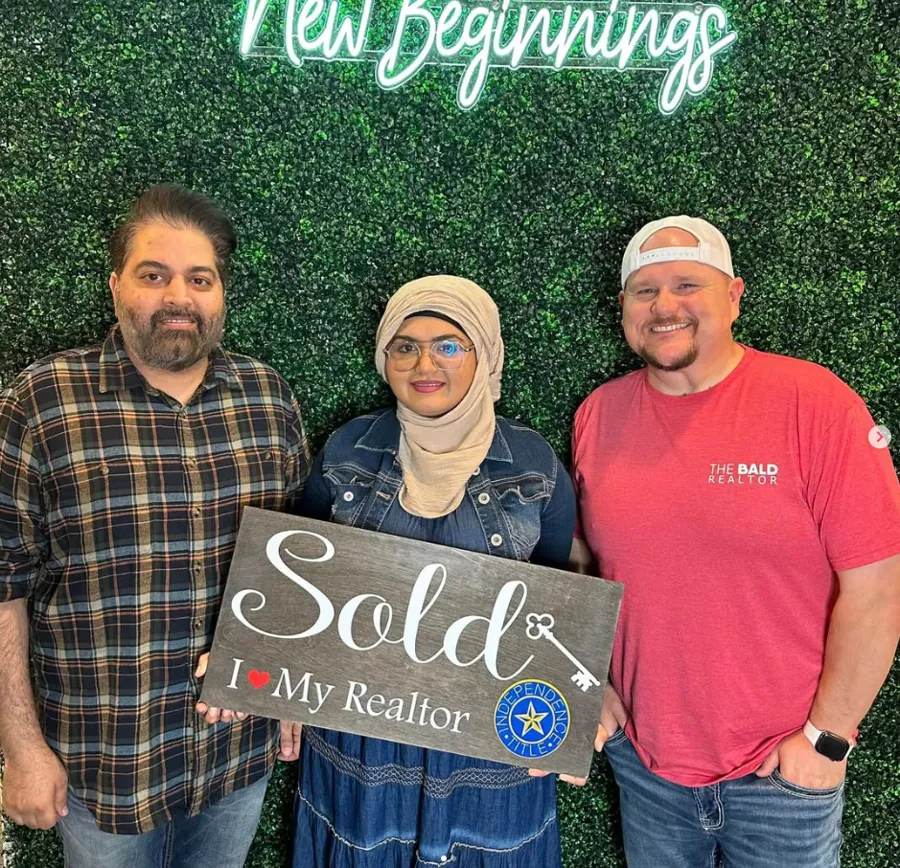 Joey with clients holding Sold signs